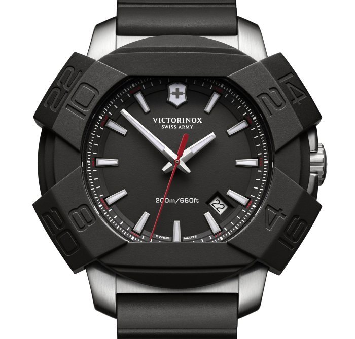 Victorinox Inox avec son bumper