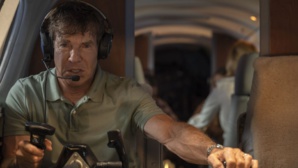 On a Wing and a Prayer : Dennis Quaid porte une Omega Speedmaster