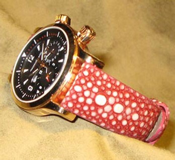 Une belle Jaeger-LeCoultre sur bracelet en galuchat copyright ABP Une belle Jaeger-LeCoultre sur bracelet en galuchat copyright ABP