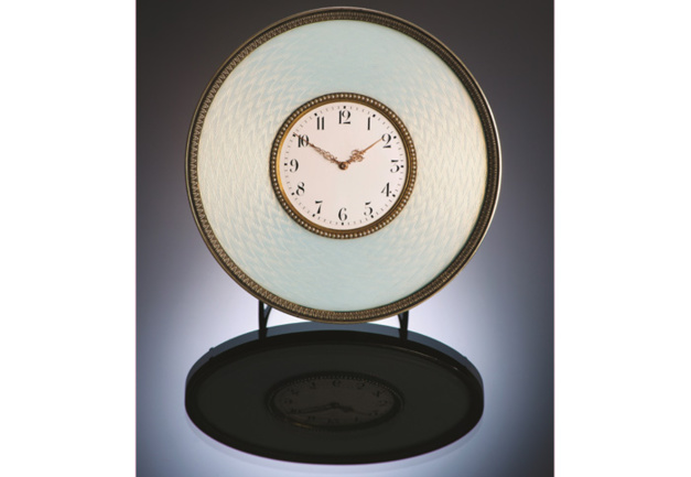 Vente aux enchères : une pendulette de bureau Fabergé calibre Moser vendue près de 90.000 euros Vente aux enchères : une pendulette de bureau Fabergé calibre Moser vendue près de 90.000 euros