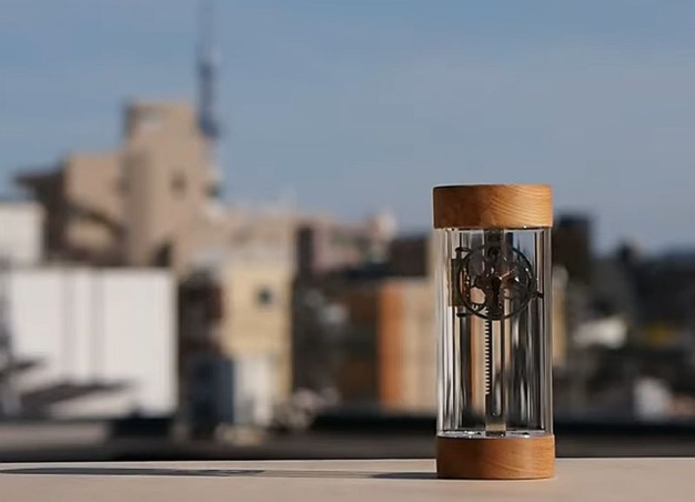 L'Oscilloglass de Kokusai : la mécanique du temps qui passe... L'Oscilloglass de Kokusai : la mécanique du temps qui passe...