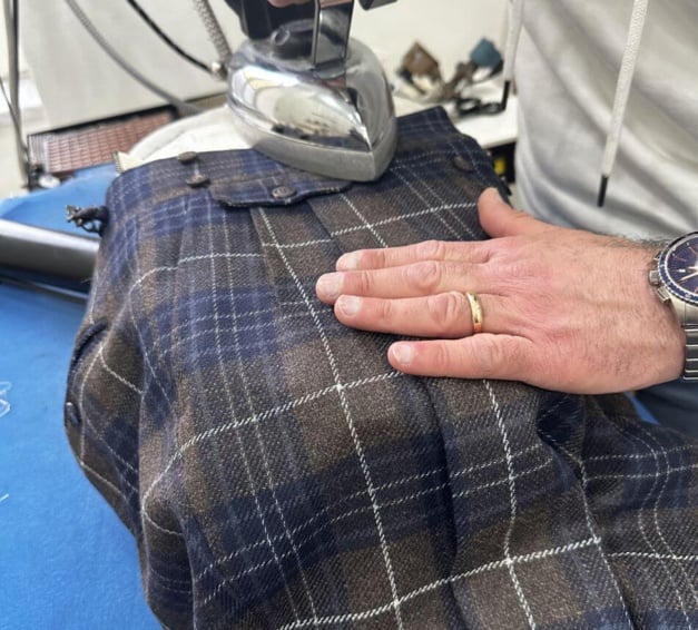 le frisson d'un pantalon bespoke par la maison familiale Sartoria Voglio le frisson d'un pantalon bespoke par la maison familiale Sartoria Voglio