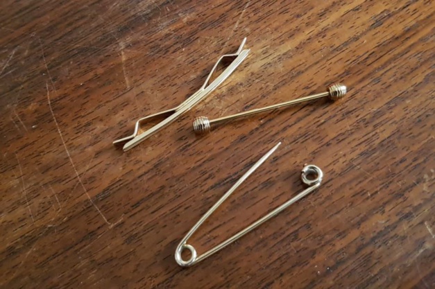 De l'art de discipliner les cols de chemise par Aelys Iroise De l'art de discipliner les cols de chemise par Aelys Iroise