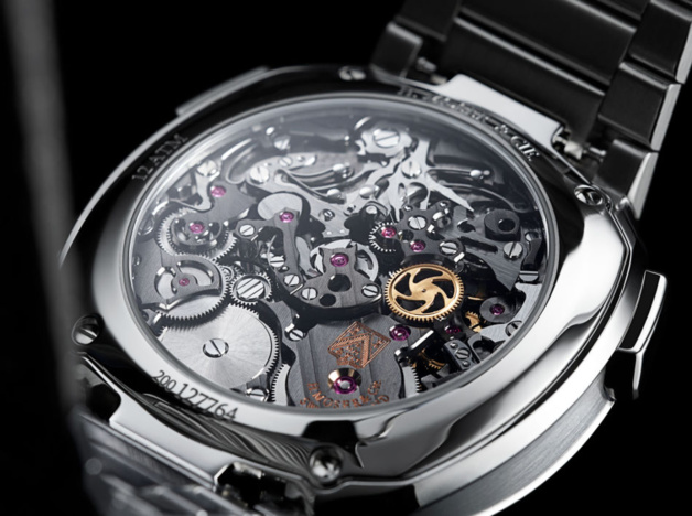 Moser Streamliner Flyback Chronograph Automatic version 2.0 : avec logo en laque transparente Moser Streamliner Flyback Chronograph Automatic version 2.0 : avec logo en laque transparente