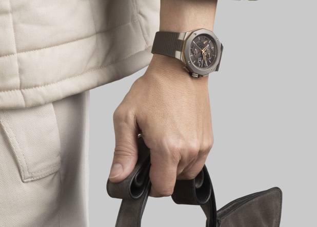 Baume & Mercier Riviera Chronographe : sportif-chic avec cadran ardoise et touches dorées