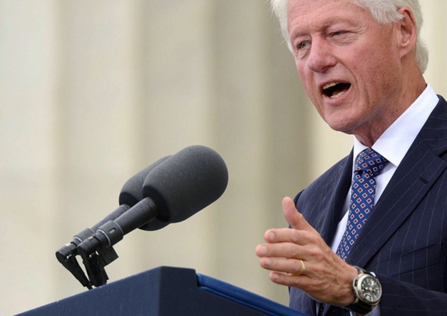 Bill Clinton et l'une de ses Luminor Panerai, DR Bill Clinton et l'une de ses Luminor Panerai, DR