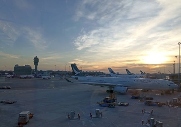 Avions Cathay Pacific à l'aéroport de Hong Kong Chep lap kok copyright Jean Philippe Tarot Avions Cathay Pacific à l'aéroport de Hong Kong Chep lap kok copyright Jean Philippe Tarot