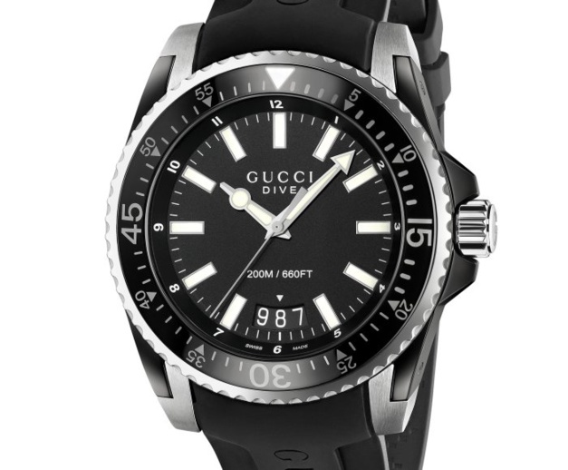 Gucci Dive 45 mm modèle quartz Gucci Dive 45 mm modèle quartz