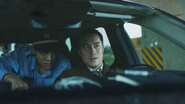 The post-truth world : Joseph Chang porte une Rolex Datejust en acier The post-truth world : Joseph Chang porte une Rolex Datejust en acier