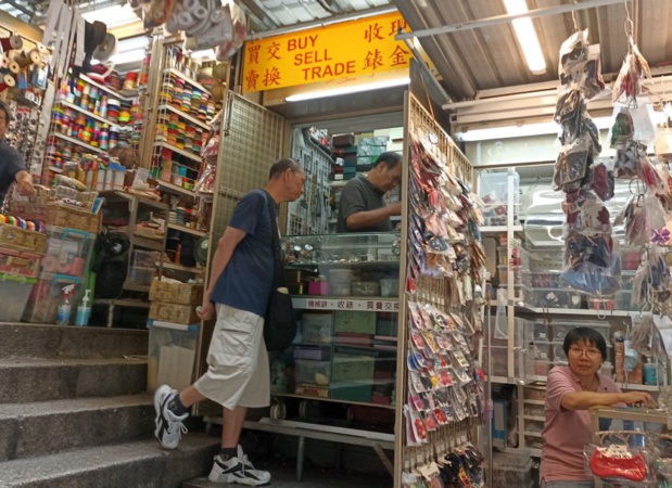 Hong-Kong : probablement le plus petit magasin de montres vintage au monde Hong-Kong : probablement le plus petit magasin de montres vintage au monde