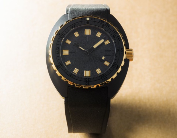 Doxa Sub  300β Sharkhunter : une plongeuse qui sait se faire chic et habillée Doxa Sub  300β Sharkhunter : une plongeuse qui sait se faire chic et habillée