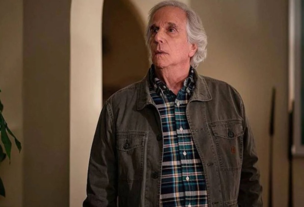 Barry : Henry Winkler porte une Oris Big Crown Pointer Date bronzo Barry : Henry Winkler porte une Oris Big Crown Pointer Date bronzo