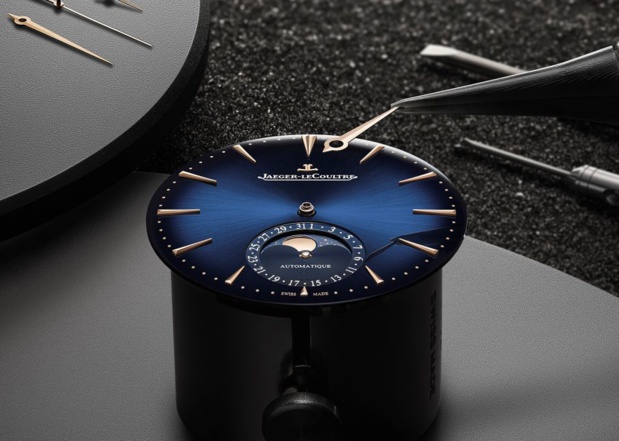 Jaeger-LeCoultre Master Ultra Thin Moon : or rose et cadran fumé bleu pour splendide montre de ville Jaeger-LeCoultre Master Ultra Thin Moon : or rose et cadran fumé bleu pour splendide montre de ville