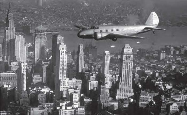 Modèle 247 de Boeing survolant Manhattan, à New York