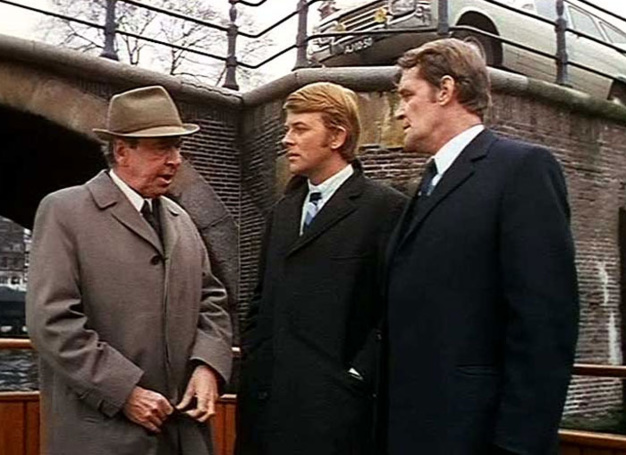 Puppet on a chain : Sven-Bertil Taube porte une Omega Speedmaster Puppet on a chain : Sven-Bertil Taube porte une Omega Speedmaster