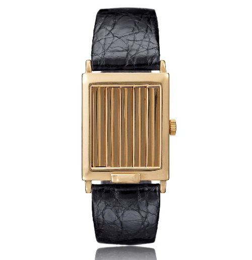 1929 - Montre-bracelet homme à volets. Or jaune18K, cadran argenté, chiffres arabes or jaune. Ouverture des volets au moyen d'une glissière sur la lunette. 1929 - Montre-bracelet homme à volets. Or jaune18K, cadran argenté, chiffres arabes or jaune. Ouverture des volets au moyen d'une glissière sur la lunette.