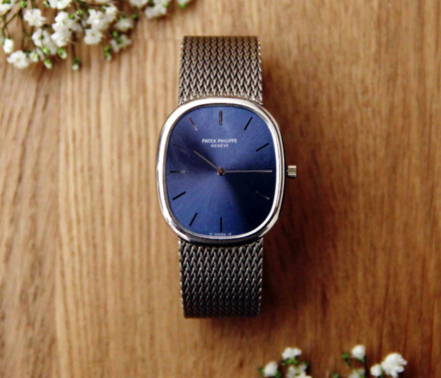 Les 5 règles d'or pour choisir une montre de fiançailles par Collector Square Les 5 règles d'or pour choisir une montre de fiançailles par Collector Square