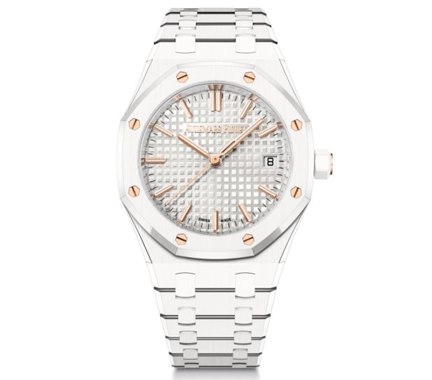 Audemars Piguet : une Royal Oak automatique de 34 mm toute en céramique blanche Audemars Piguet : une Royal Oak automatique de 34 mm toute en céramique blanche