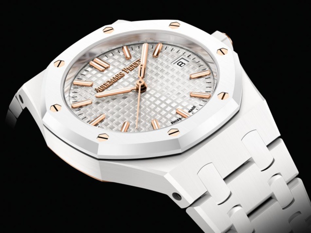 Audemars Piguet : une Royal Oak automatique de 34 mm toute en céramique blanche Audemars Piguet : une Royal Oak automatique de 34 mm toute en céramique blanche