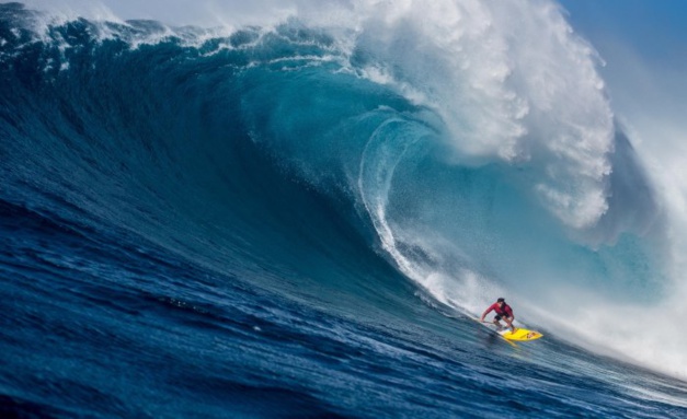 TAG Heuer : le surfeur Kai Lenny de passage à Paris choisit un chrono Aquaracer