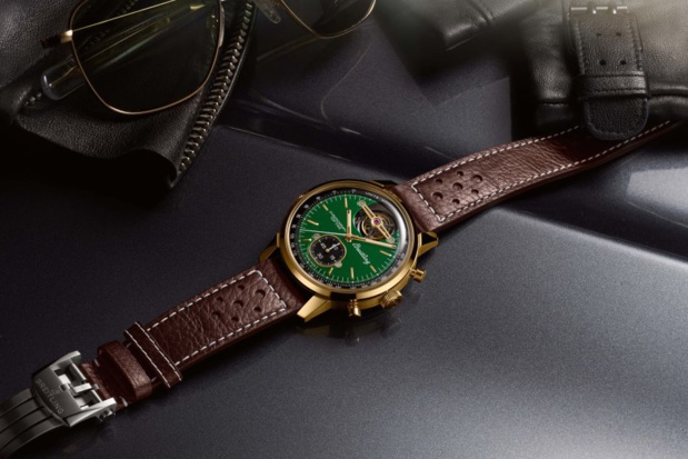 Breitling Top Time Classic Cars Toubillon : une très belle version avec cadran en loupe de noyer Breitling Top Time Classic Cars Toubillon : une très belle version avec cadran en loupe de noyer