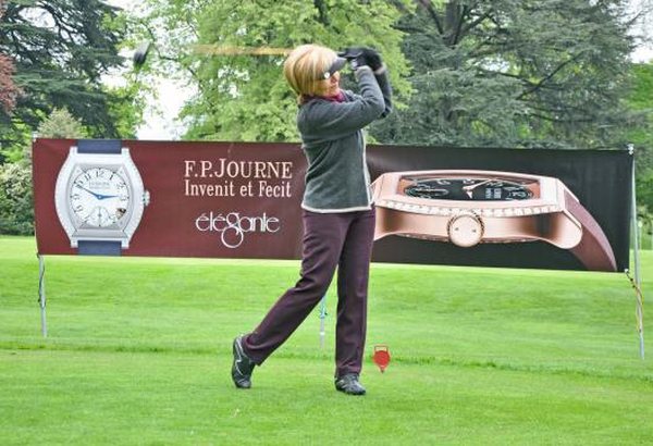 Genève : FP Journe organise sa première Coupe de golf féminine et présente son Elégante