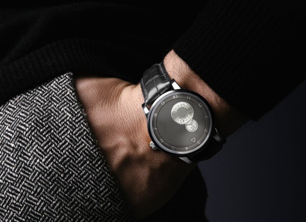 Trilobe Nuit Fantastique Brume : le guillochage à l'honneur au sein de cette montre "Paris France" Trilobe Nuit Fantastique Brume : le guillochage à l'honneur au sein de cette montre "Paris France"