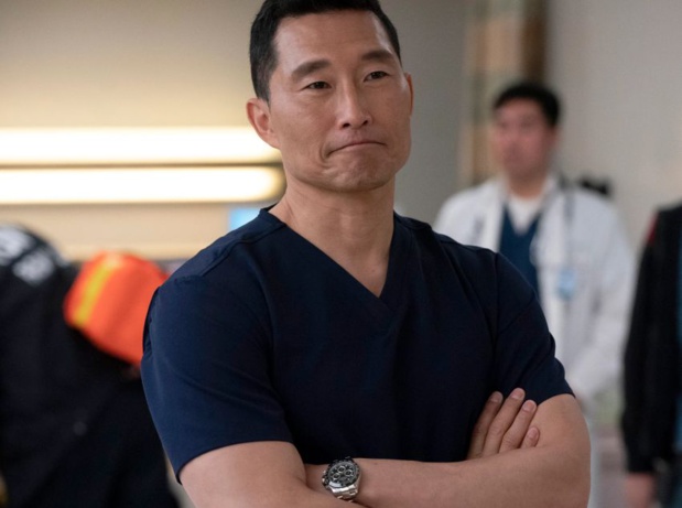 New Amsterdam : Daniel Dae Kim porte une Rolex Daytona en acier avec lunette céramique New Amsterdam : Daniel Dae Kim porte une Rolex Daytona en acier avec lunette céramique