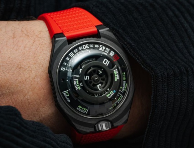 Urwerk UR-100 V Lightspeed Urwerk UR-100 V Lightspeed