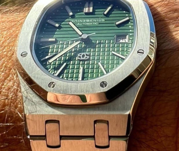 Genius "Hommage" à Gérald Genta : montre sport-chic 50/50 Genius "Hommage" à Gérald Genta : montre sport-chic 50/50