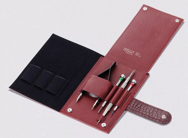 Camille Fournet : un très bel étui de voyage pour outils horlogers et bracelets-montres Camille Fournet : un très bel étui de voyage pour outils horlogers et bracelets-montres