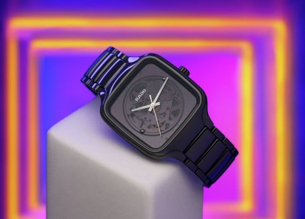 Rado True Square x Kunihiko Morinaga : avec cadran transparent photochromique Rado True Square x Kunihiko Morinaga : avec cadran transparent photochromique