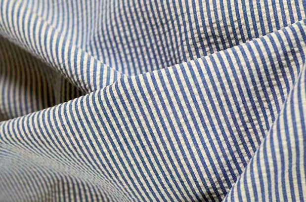 Seersucker : un tissu très "cool" quand reviennent les chaudes journées de printemps... Seersucker : un tissu très "cool" quand reviennent les chaudes journées de printemps...