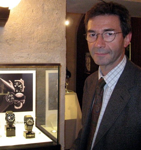 Portrait de Patrick, membre éclairé, passionné par les belles mécaniques Portrait de Patrick, membre éclairé, passionné par les belles mécaniques