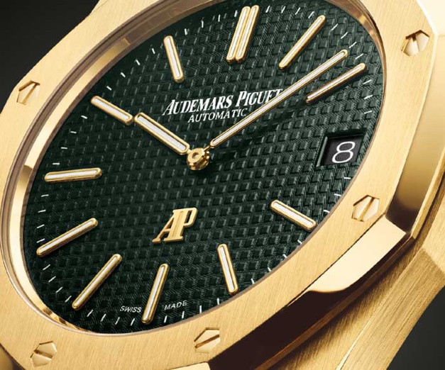 Audemars Piguet Royal Oak Extra-Plate The Hour Glass : quand le mythe acier se fait or jaune Audemars Piguet Royal Oak Extra-Plate The Hour Glass : quand le mythe acier se fait or jaune