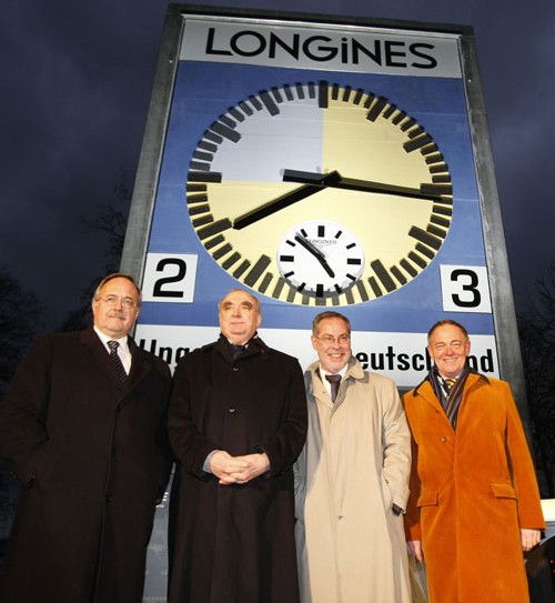 Stade de Suisse : la légendaire horloge du Wankdorf fête son retour Stade de Suisse : la légendaire horloge du Wankdorf fête son retour