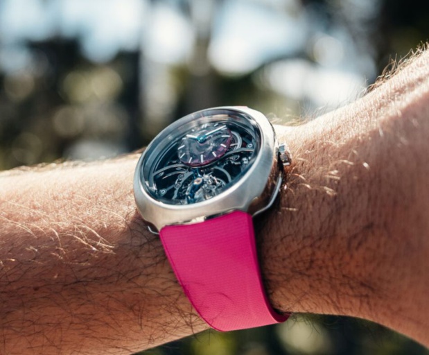 Moser & Cie Streamliner Cylindrical Tourbillon Skeleton Alpine : rose et en ligne uniquement Moser & Cie Streamliner Cylindrical Tourbillon Skeleton Alpine : rose et en ligne uniquement