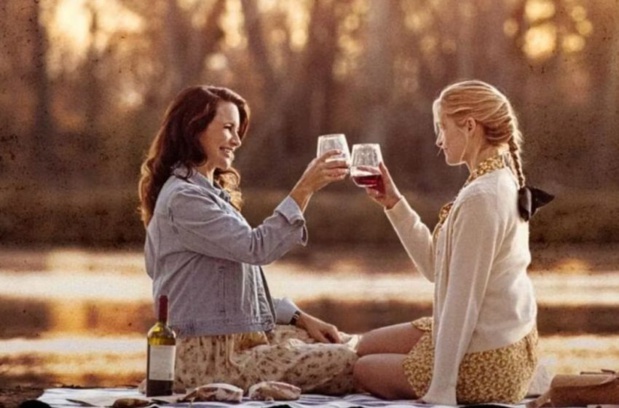 Deadly Illusions : Kristin Davis porte une Tank en or de chez Cartier Deadly Illusions : Kristin Davis porte une Tank en or de chez Cartier