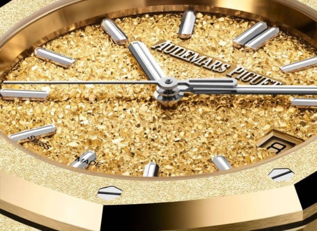 Audemars Piguet : deux Royal Oak de 34 mm en Frosted Gold avec cadrans "Crystral Sand" Audemars Piguet : deux Royal Oak de 34 mm en Frosted Gold avec cadrans "Crystral Sand"