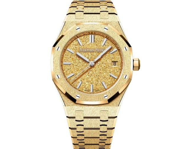 Audemars Piguet : deux Royal Oak de 34 mm en Frosted Gold avec cadrans "Crystral Sand" Audemars Piguet : deux Royal Oak de 34 mm en Frosted Gold avec cadrans "Crystral Sand"
