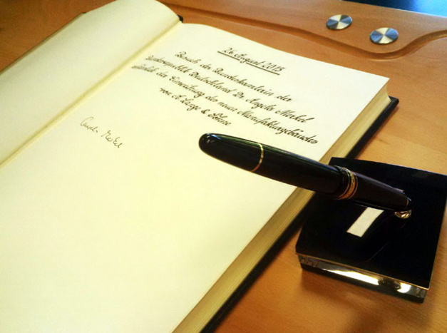 Le livre d'or signé par Angela Merkel