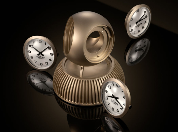 Vulcain réédite la fameuse horloge du terminal TWA de JFK en version "table clock" Vulcain réédite la fameuse horloge du terminal TWA de JFK en version "table clock"
