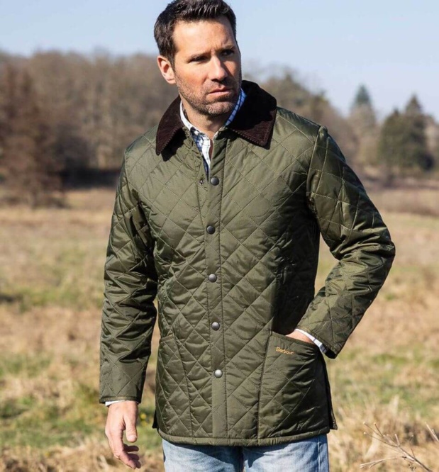 Barbour célèbre les 30 ans de la Liddesdale, son emblématique veste matelassée Barbour célèbre les 30 ans de la Liddesdale, son emblématique veste matelassée