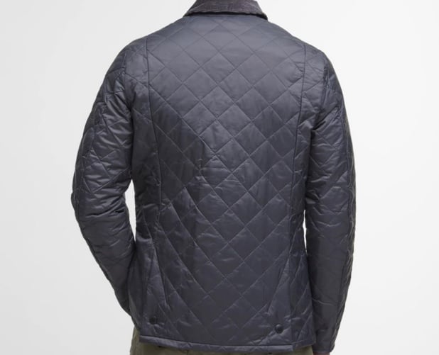 Barbour célèbre les 30 ans de la Liddesdale, son emblématique veste matelassée Barbour célèbre les 30 ans de la Liddesdale, son emblématique veste matelassée