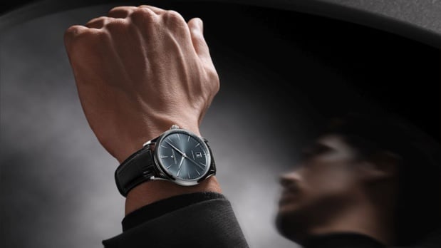 Jaeger-LeCoultre Master Ultra Thin Date : acier, 39 mm avec cadran bleu-gris dégradé Jaeger-LeCoultre Master Ultra Thin Date : acier, 39 mm avec cadran bleu-gris dégradé