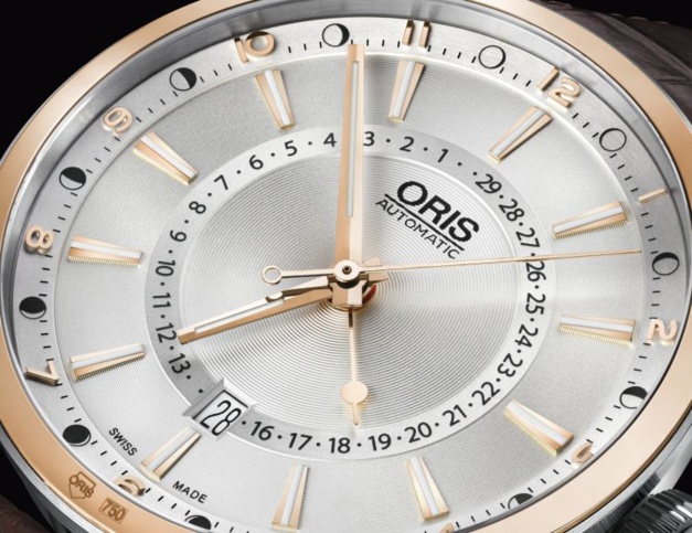 Oris Artix Pointer Moon Date Bicolore : de l'or acier qui déphase... de Lune Oris Artix Pointer Moon Date Bicolore : de l'or acier qui déphase... de Lune