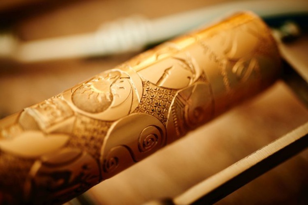 Vacheron Constantin : sceau-cylindre en or ciselée de symboles dépeignant 260 ans d’horlogerie et de métiers d’art