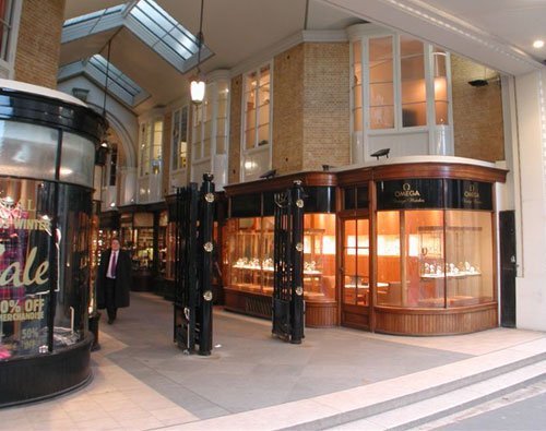 Omega ouvre une boutique de montres vintage en plein cœur de Londres Omega ouvre une boutique de montres vintage en plein cœur de Londres