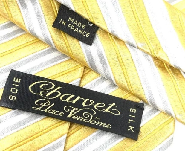 Le plaisir de chiner des vêtements de luxe d'occasion ou comment s'habiller en seconde main Le plaisir de chiner des vêtements de luxe d'occasion ou comment s'habiller en seconde main