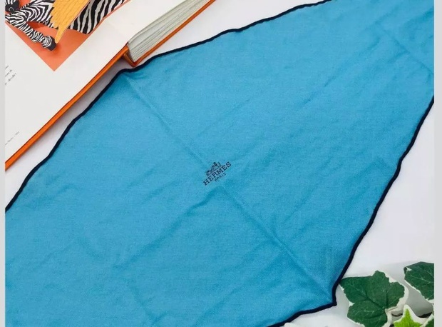 Le plaisir de chiner des vêtements de luxe d'occasion ou comment s'habiller en seconde main Le plaisir de chiner des vêtements de luxe d'occasion ou comment s'habiller en seconde main